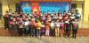 Học sinh các lớp 1,2 vui mừng nhận mũ bảo hiểm do UBND Thành phố- Sở GDĐT trao tặng