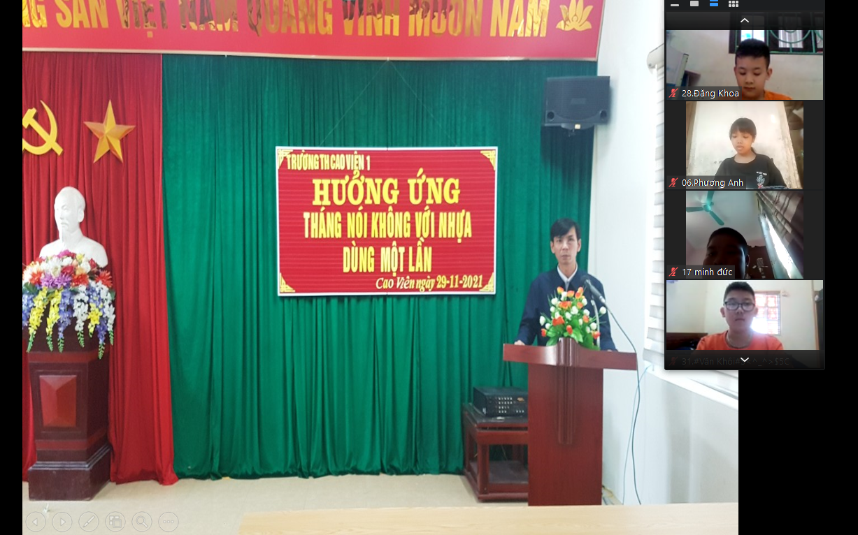 Thầy Nguyễn Kim Hùng phát biểu tại buổi phát động.